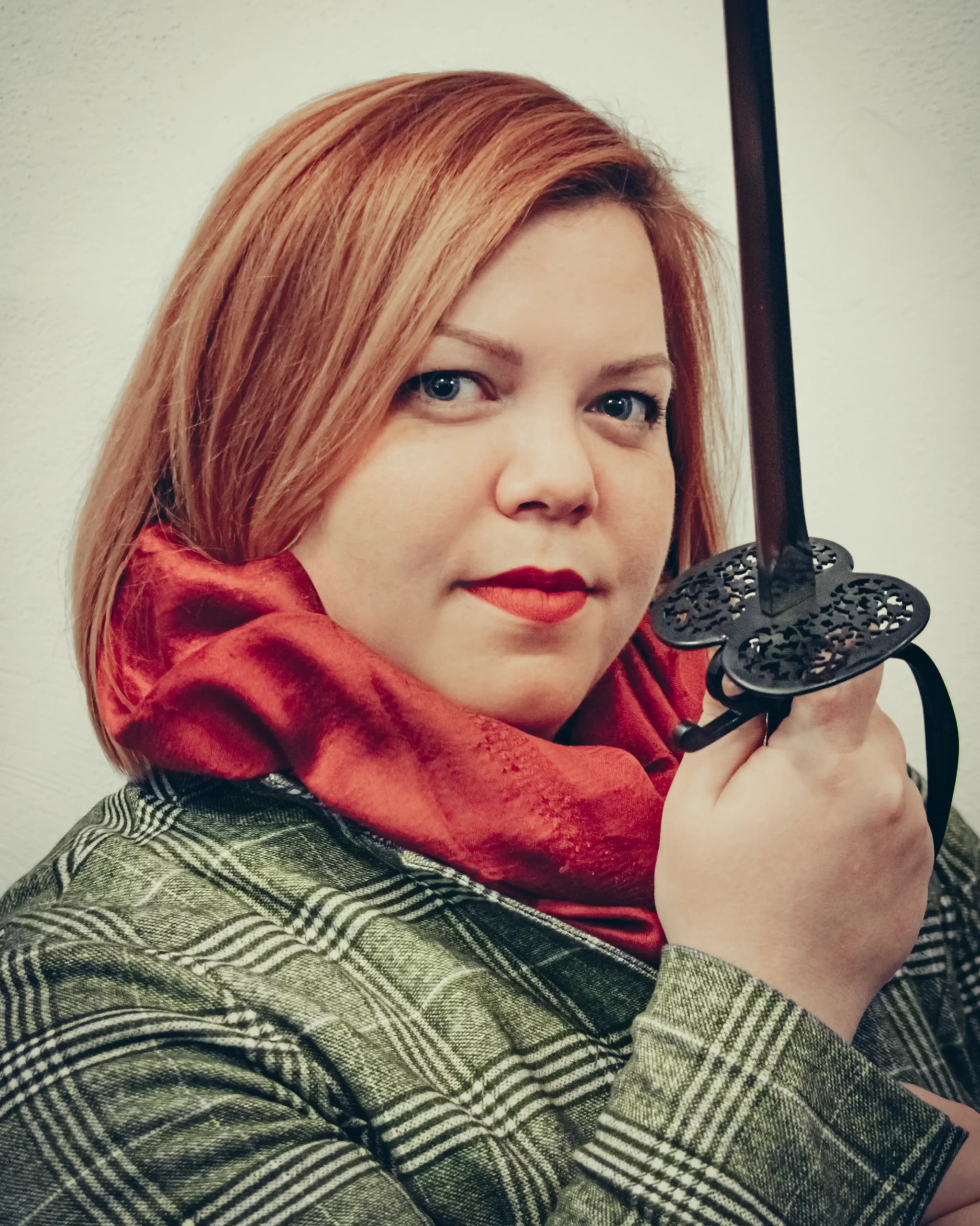 Eleonora holding a smallsword